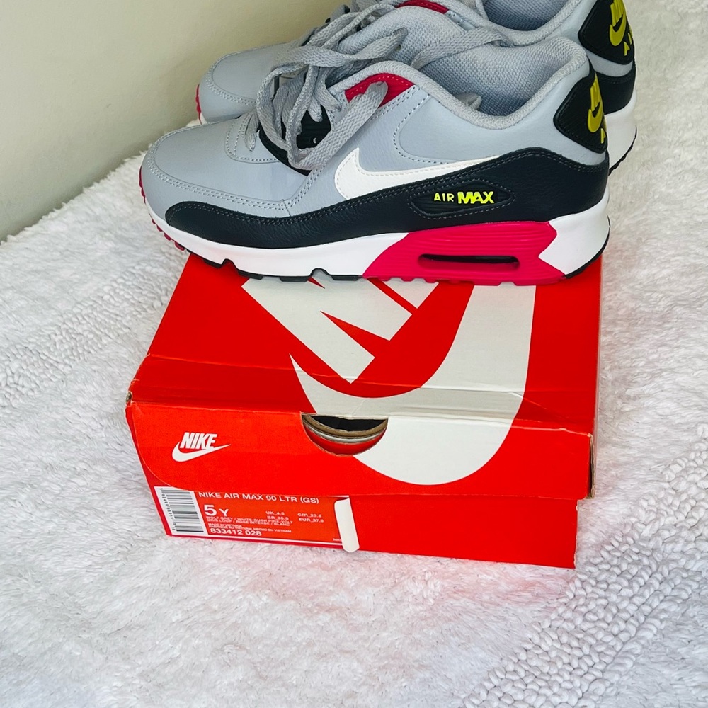 Nike Air Max 90 LTR (GS) | Size 5Y | Gray / Black / Pink